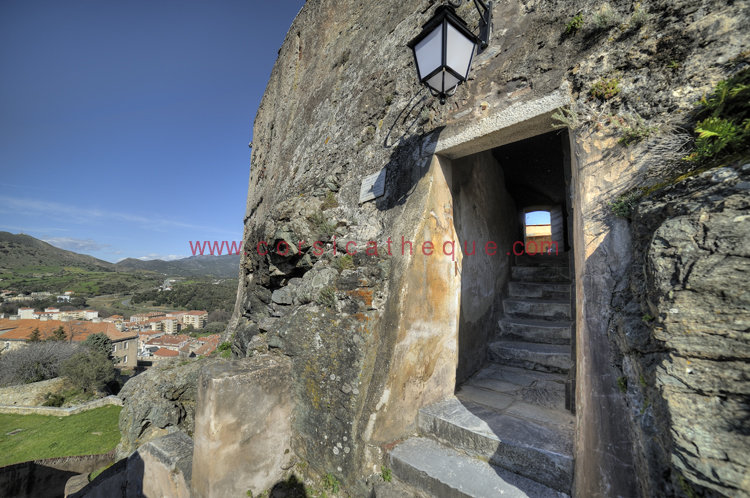 Citadelle De Corte Photos 4 Forts Chateaux Et Citadelles Histoire Patrimoine Accueil 1er Media Culturel Corse Corsicatheque Com