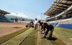 Pose de la nouvelle pelouse du stade de Furiani (juillet 2012)